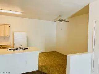 Photo #4: 2490085 Listing