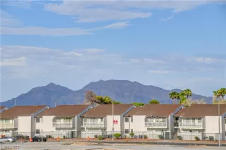 Photo #2: 2490089 Listing