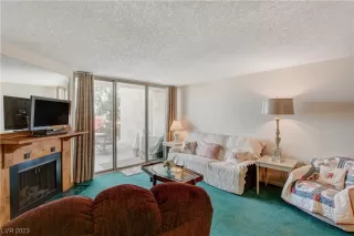 Photo #4: 2490089 Listing