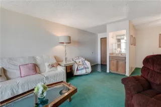 Photo #5: 2490089 Listing