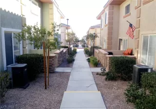 Photo #1: 2490090 Listing 