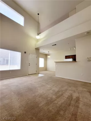 Photo #3: 2490090 Listing 