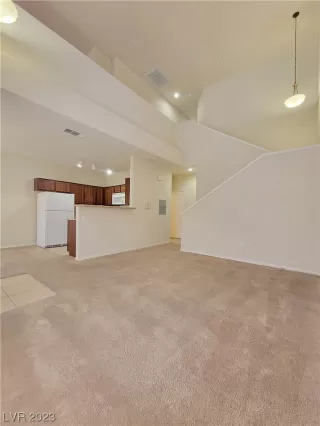 Photo #4: 2490090 Listing 