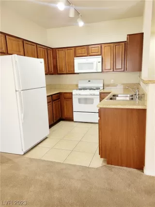 Photo #5: 2490090 Listing 