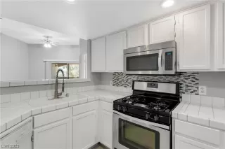 Photo #1: 2490091 Listing