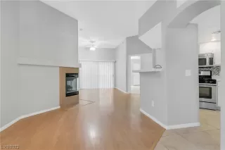 Photo #5: 2490091 Listing