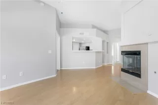 Photo #6: 2490091 Listing