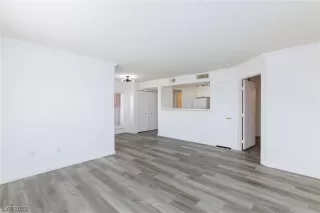 Photo #4: 2490095 Listing 