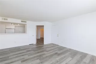 Photo #5: 2490095 Listing 