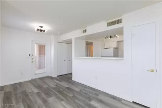 Photo #6: 2490095 Listing 