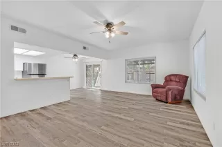 Photo #4: 2490130 Listing