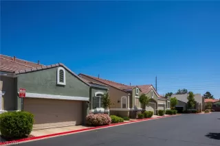 Photo #2: 2490145 Listing