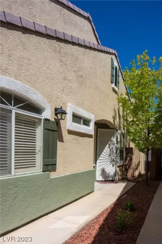 Photo #3: 2490145 Listing