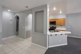 Photo #5: 2490145 Listing