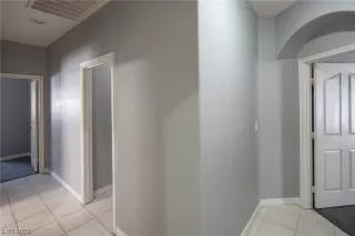 Photo #6: 2490145 Listing