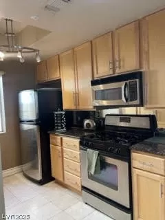 Photo #3: 2490162 Listing