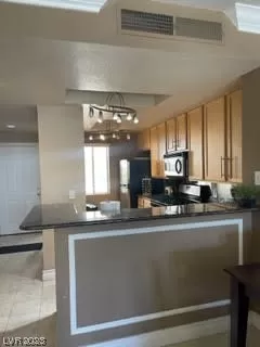 Photo #6: 2490162 Listing