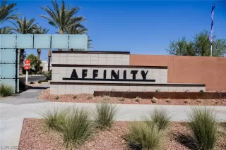 Photo #1: 2490163 Listing