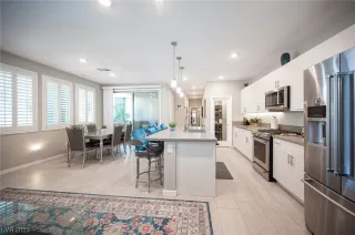 Photo #4: 2490163 Listing