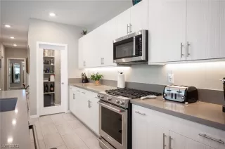 Photo #5: 2490163 Listing