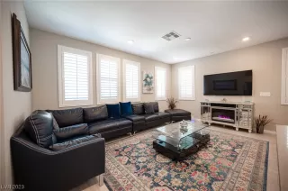 Photo #6: 2490163 Listing