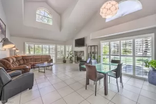 Photo #4: 2490175 Listing