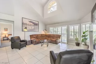 Photo #5: 2490175 Listing