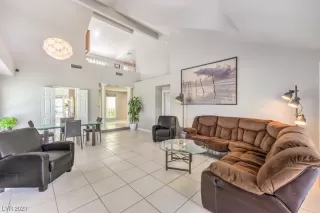 Photo #6: 2490175 Listing