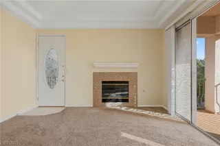 Photo #6: 2490188 Listing