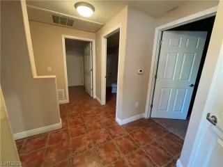 Photo #1: 2490192 Listing 