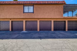 Photo #4: 2490228 Listing