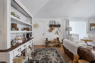 Photo #6: 2490228 Listing