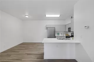 Photo #4: 2490267 Listing