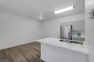 Photo #5: 2490267 Listing