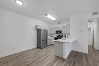 Photo #6: 2490267 Listing