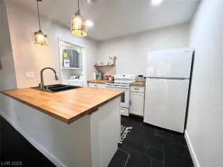 Photo #5: 2490273 Listing