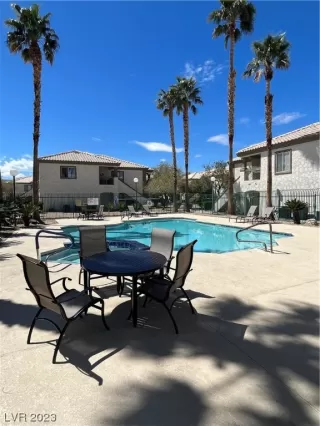 Photo #1: 2490290 Listing