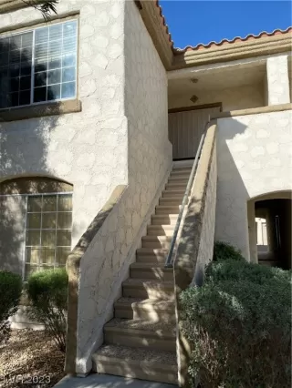 Photo #3: 2490290 Listing