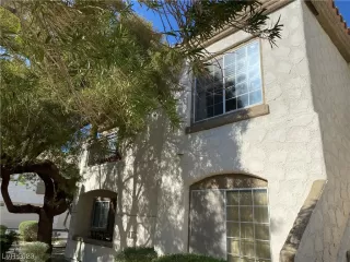 Photo #4: 2490290 Listing