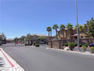 Photo #3: 2490319 Listing 