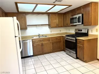 Photo #5: 2490321 Listing 