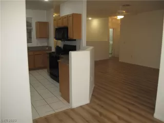 Photo #5: 2490340 Listing 