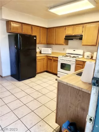 Photo #5: 2490350 Listing 