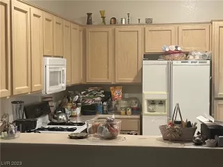 Photo #4: 2490366 Listing