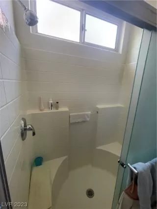 Photo #6: 2490366 Listing