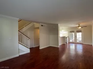 Photo #3: 2490378 Listing