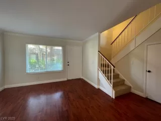 Photo #5: 2490378 Listing