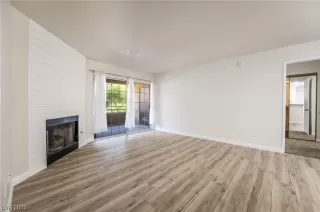 Photo #3: 2490382 Listing 