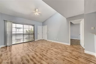 Photo #5: 2490396 Listing 