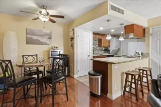 Photo #1: 2490398 Listing 